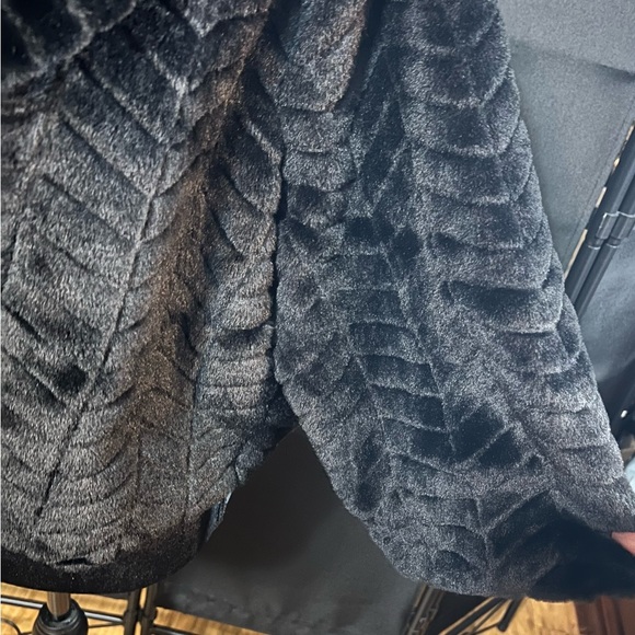 Faux fur - Picture 5 of 5